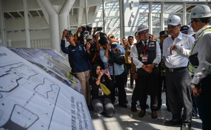 Luhut Bilang China Berpeluang Bangun Kereta Cepat ke Surabaya