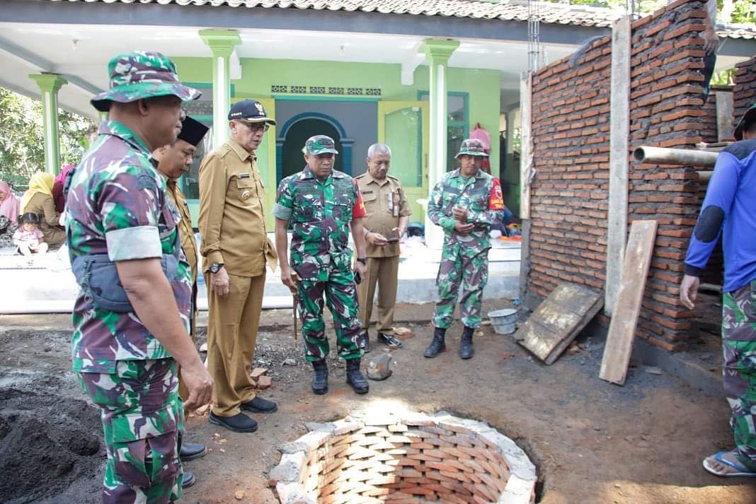 Wabup Jember Tinjau TMMD, dari Pengobatan Gratis hingga Bedah Rumah