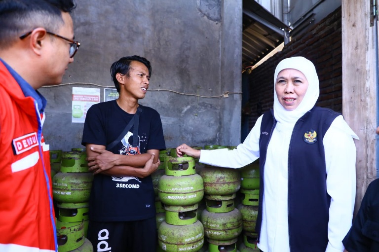 Gubernur Khofifah Anjurkan Beli PLG di Pangkalan Jika di Warung Kosong