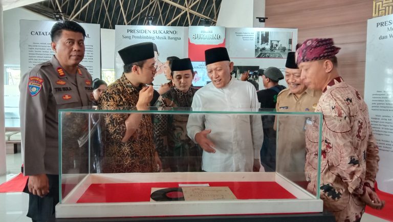 Intip Selera Musik Soekarno- SBY Lewat Museum Keliling Koleksi Presiden di MINHA Jombang