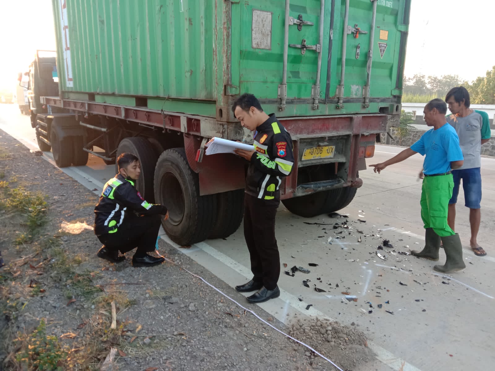 Tabrak Pantat Truk Mogok di Jombang, Pemotor Asal Tuban Tewas