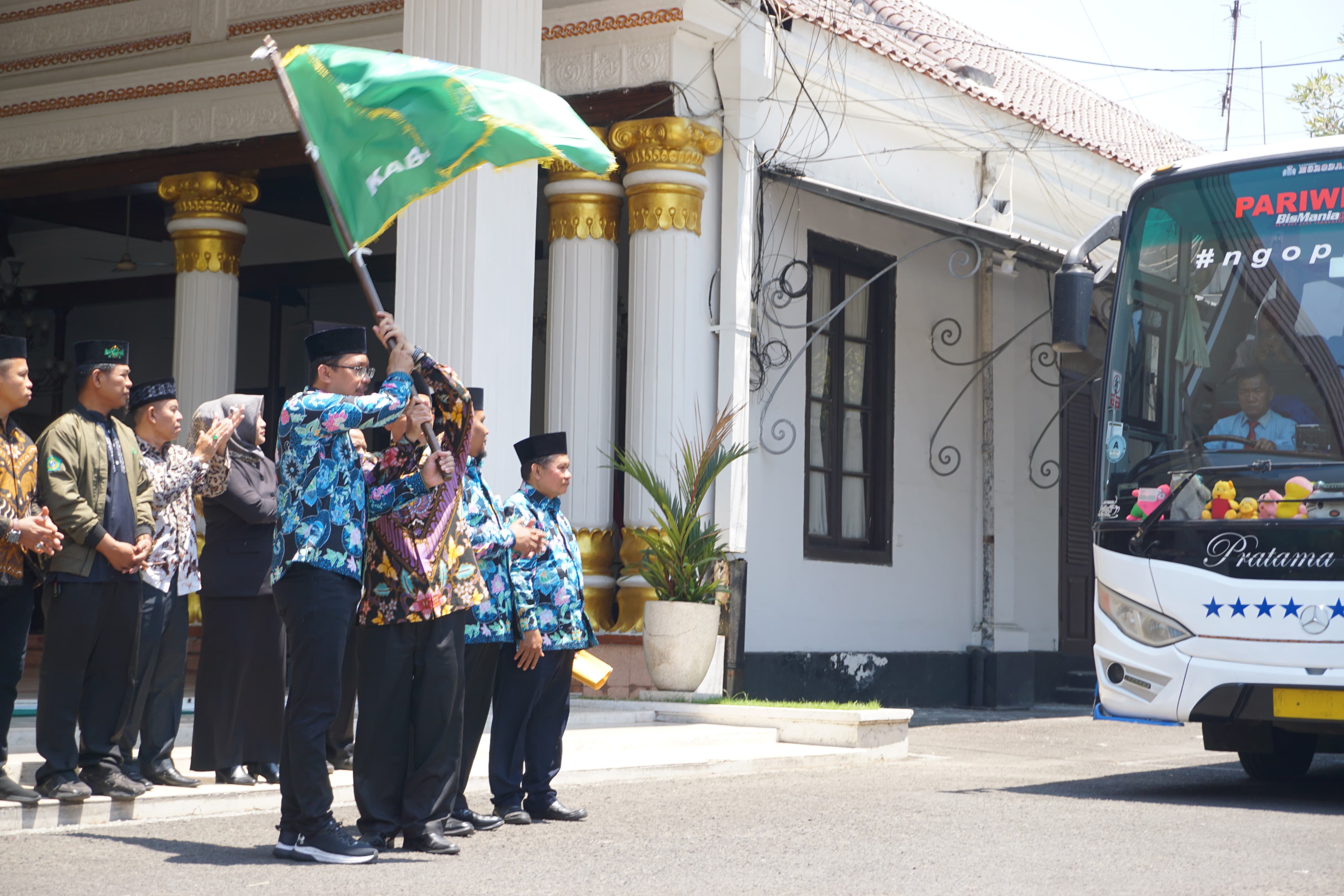 Lepas 53 Kafilah MTQ ke-30 Jatim 2023, Bupati Sidoarjo: Pulanglah Sebagai Pahlawan