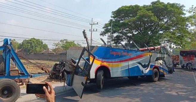 Korban Tewas 'Adu Banteng' Bus di Ngawi Bertambah, Seorang Kenek Sugeng Rahayu