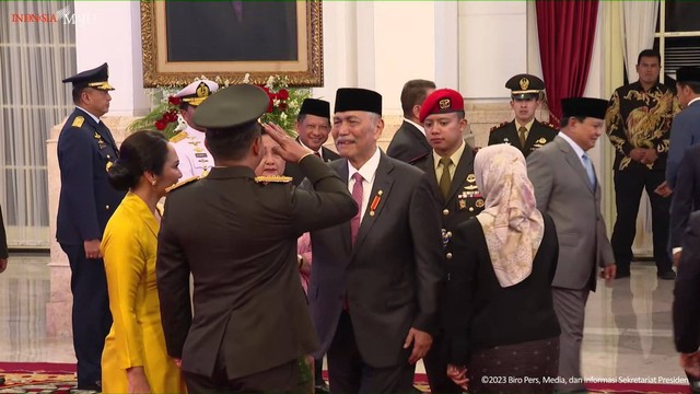 Air Mata Bahagia Luhut Kala Maruli Resmi Dilantik Jadi KSAD oleh Jokowi