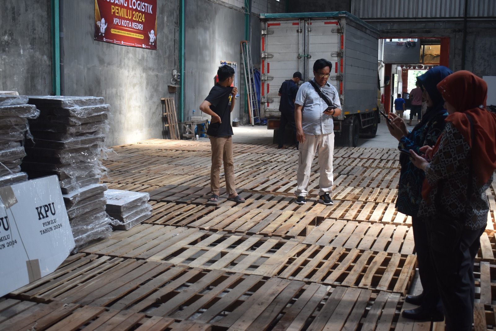 Tahap II Logistik Pemilu 2024: 1.450 Bilik Suara Diterima KPU Kota Kediri