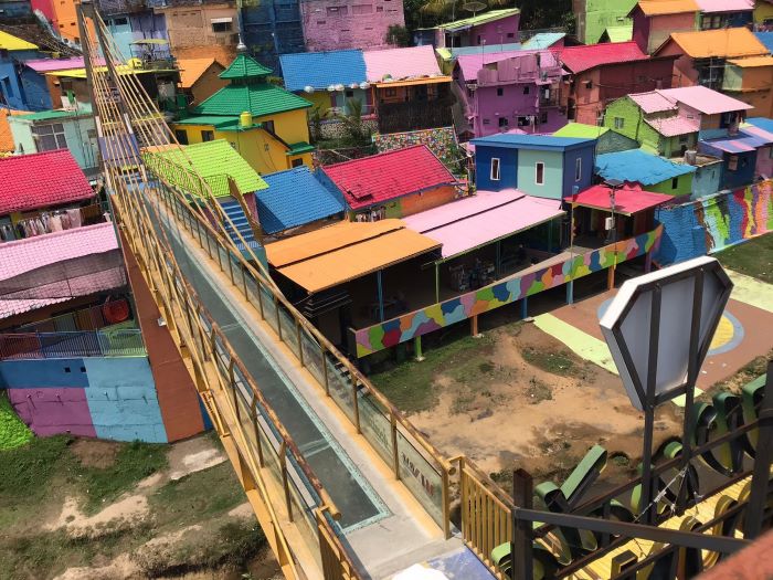 Perbaikan Jembatan Kaca Kampung Warna-warni Jodipan Rampung