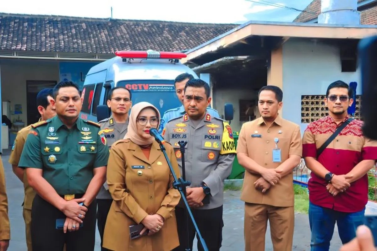 Pemkab Lumajang Bantu Koban Kecelakaan KA Vs Elf