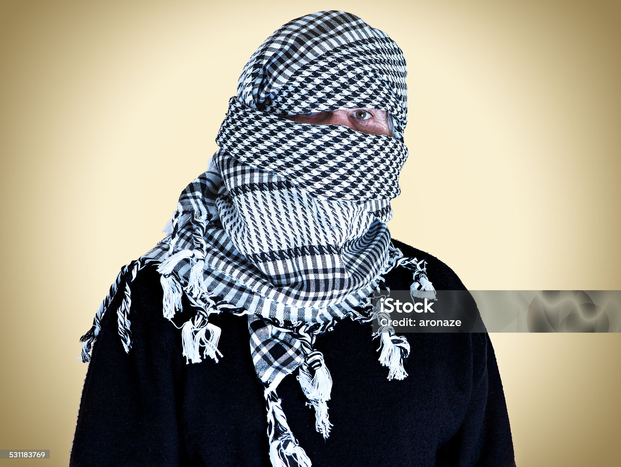 Aktor asal Inggris Ditangkap di Arab Saudi karena Pakai Keffiyeh Palestina