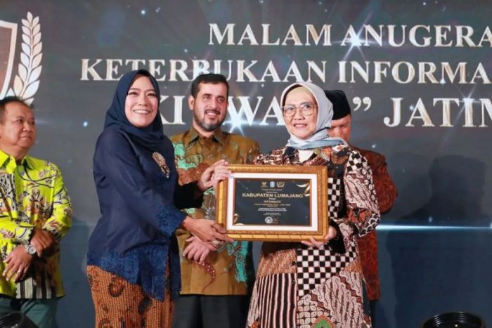 Kabupaten Lumajang Raih Dua Penghargaan Komisi Informasi Award Jatim 2023