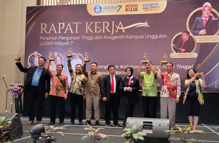 Untag Surabaya Raih Dua Penghargaan dalam Anugerah Kampus Unggulan 2023