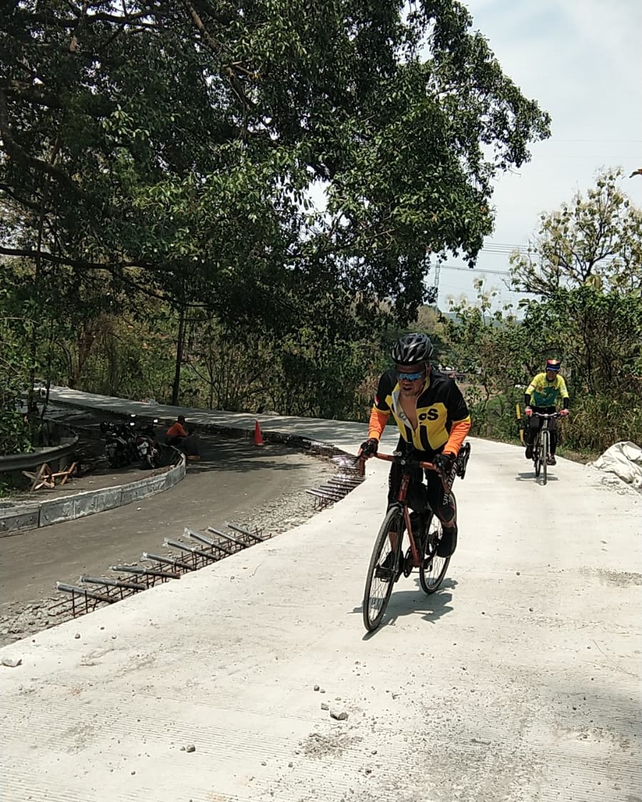 GeSS Touring Etape Semarang-Pemalang-Jatibarang, Gowes di Tengah Hutan Teduh...