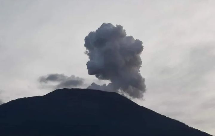Gunung Marapi Erupsi Lagi, Keluarkan Suara Dentuman Keras