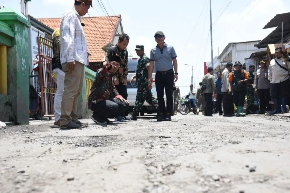 Pemkab Sidoarjo Perbaiki Jalan Rusak Akibat Banjir