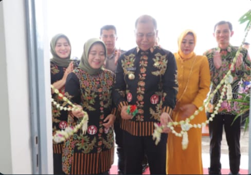 Pj Bupati Sugiat Resmikan Gedung Baru Gerai Dekranasda Jombang