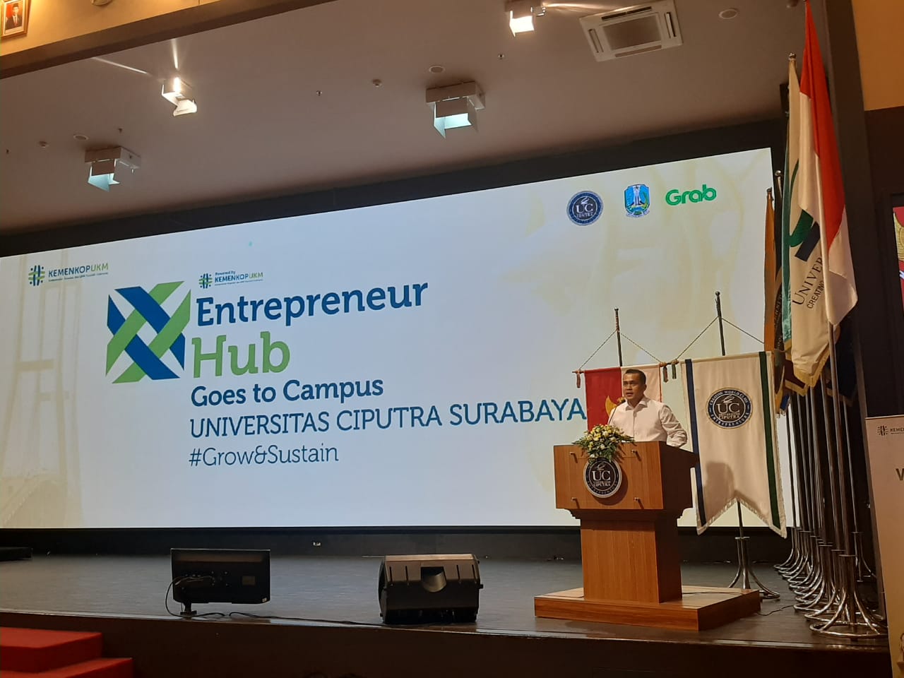 KemenKopUKM Selenggarakan Entrepreneur Hub to Campus di Surabaya