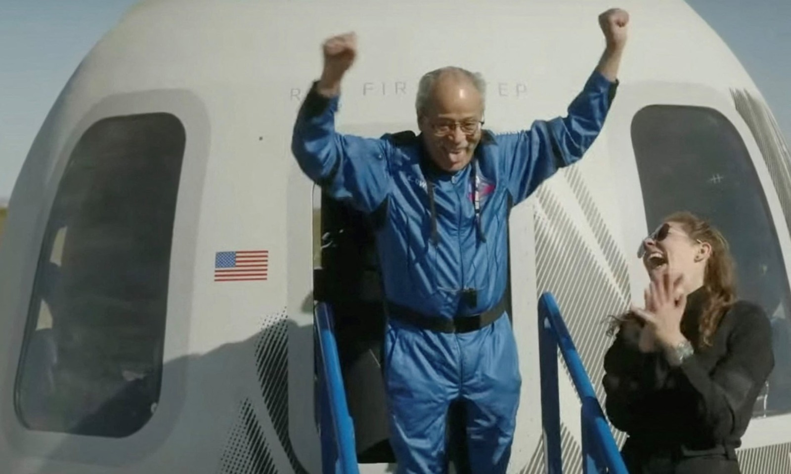Perusahaan Antariksa Milik Jeff Bezos, Blue Origin, Meluncur ke Luar Angkasa