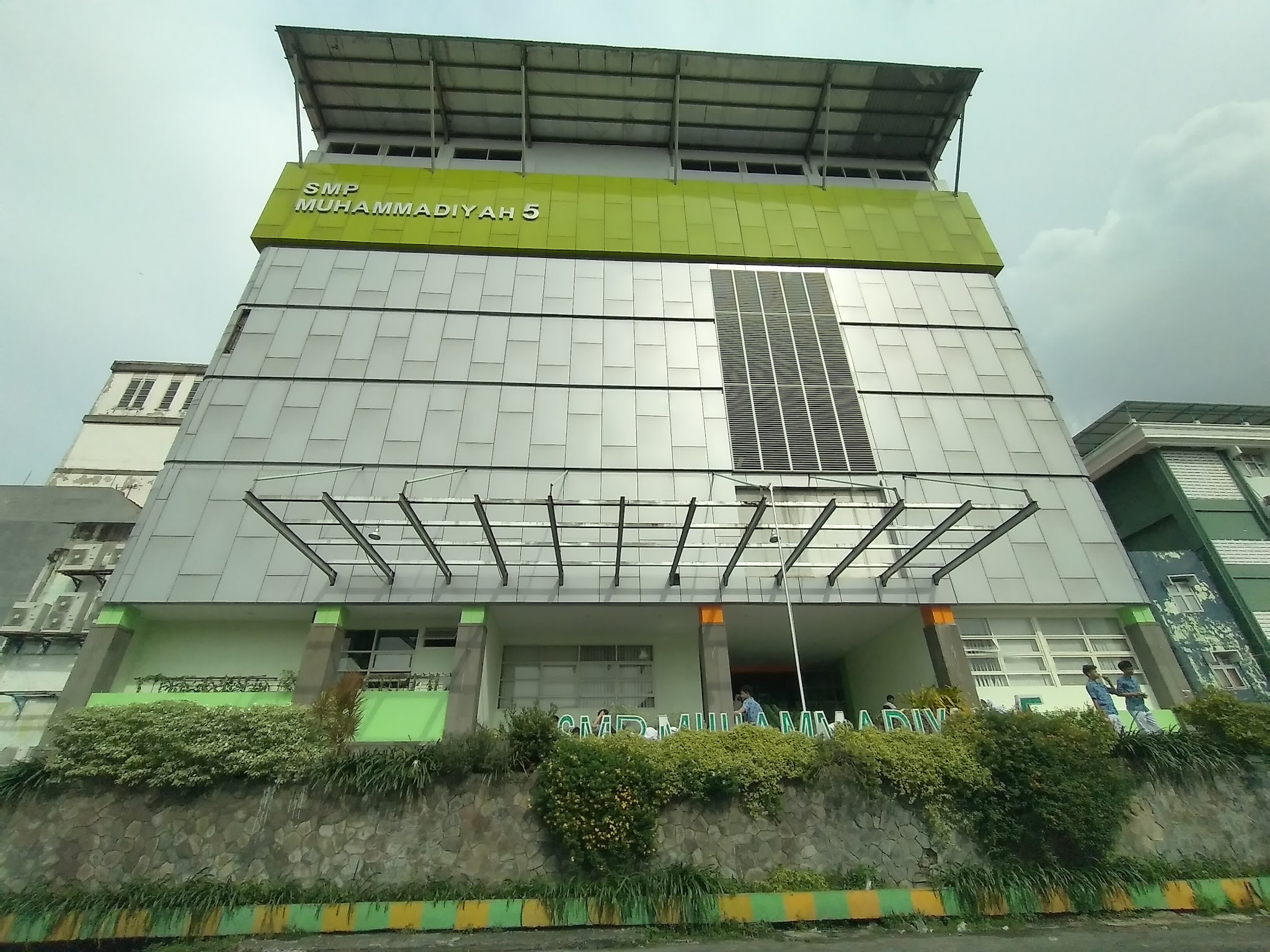 SMP Muhammadiyah 5 Surabaya Raih Prestasi pada Kompetisi IKMC 2024