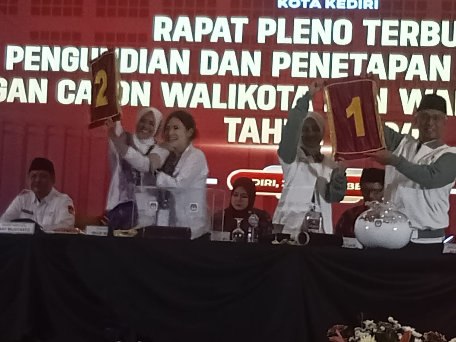 Pilkada Kota Kediri: Vinanda-Gus Qowim Nomor Urut 1, Bunda Fey-Regina Nomor Urut2