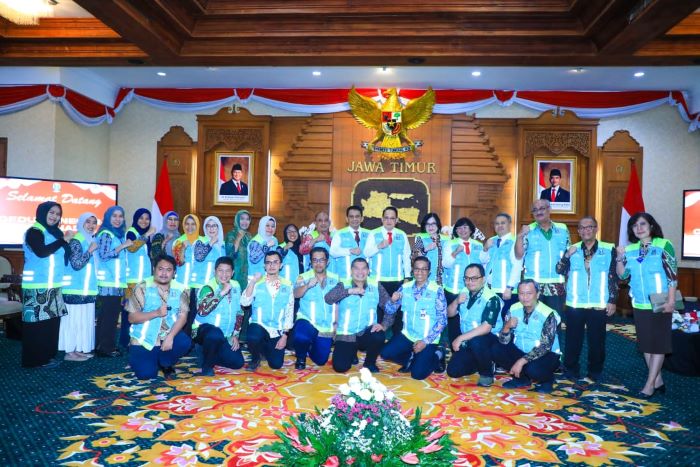 Pj Gubernur Jatim : Tim Yankes Bergerak Beri Layanan Kesehatan Gratis di Kepulauan Madura